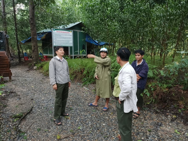 Ban giám đốc Vườn quốc gia Bạch Mã kiểm tra tình hình các trạm quản lý bảo vệ rừng trên địa bàn sau lũ lụt 