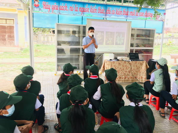 Vườn quốc gia Bạch Mã phối hợp với tổ chức WWF tổ chức kiện toàn và sinh hoạt định kỳ cho các Câu lạc bộ kiểm lâm viên nhí trên địa bàn vùng đệm của Vườn